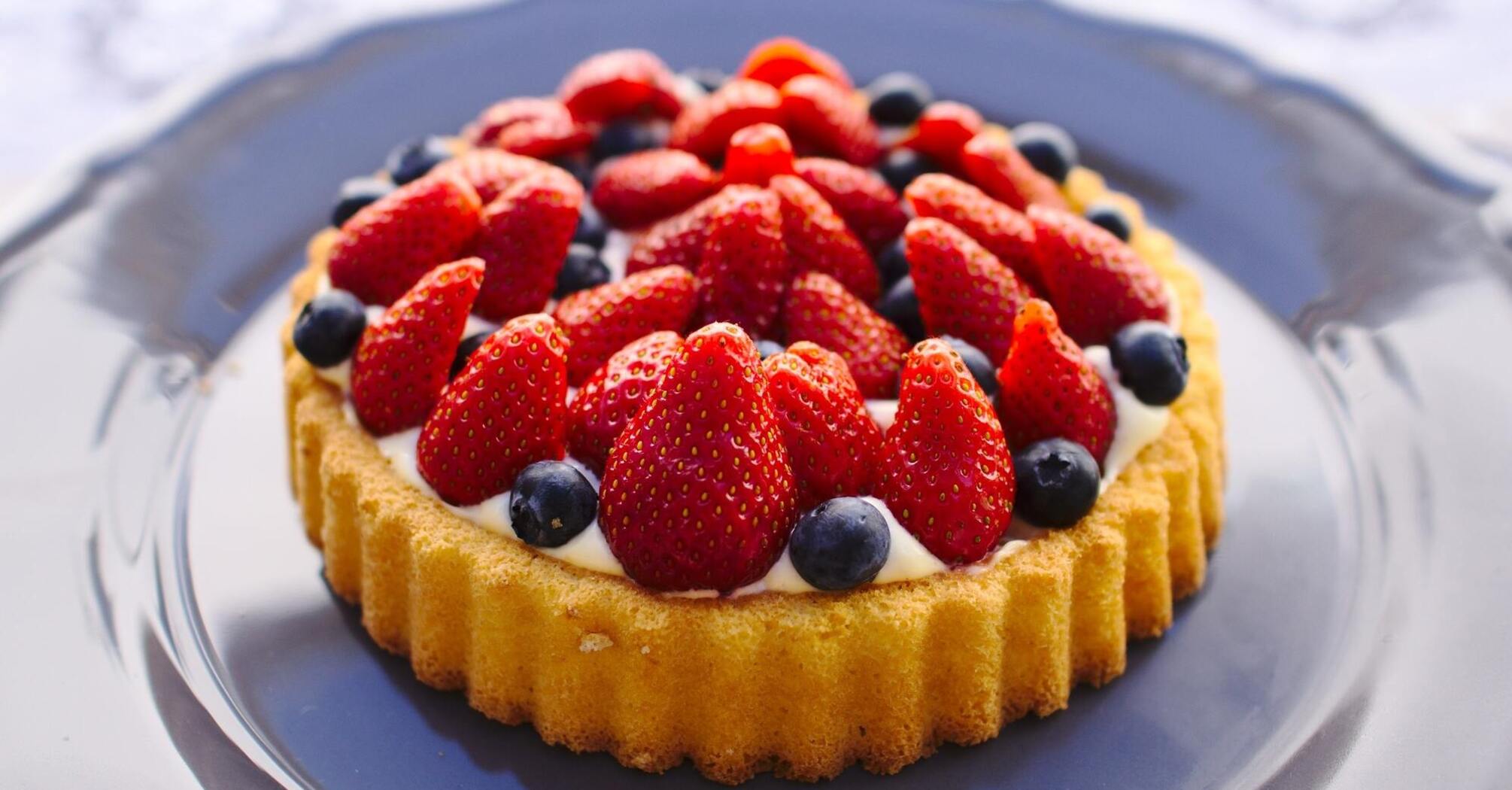 Fresh berries to decorate the cake