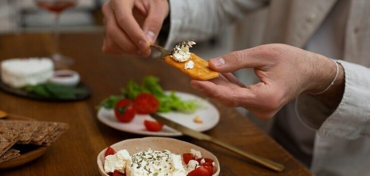 Quick cream cheese appetizer: you need only three ingredients