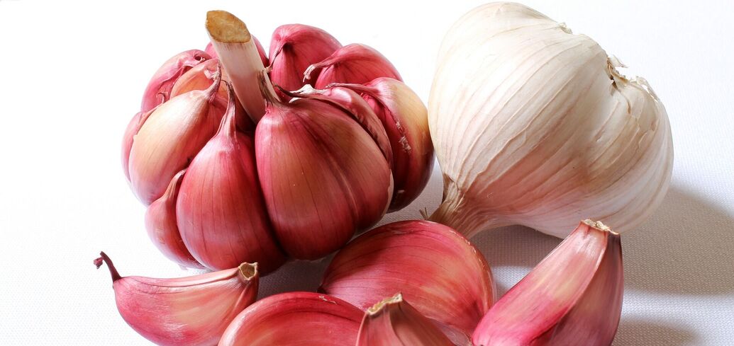 Who should not eat garlic