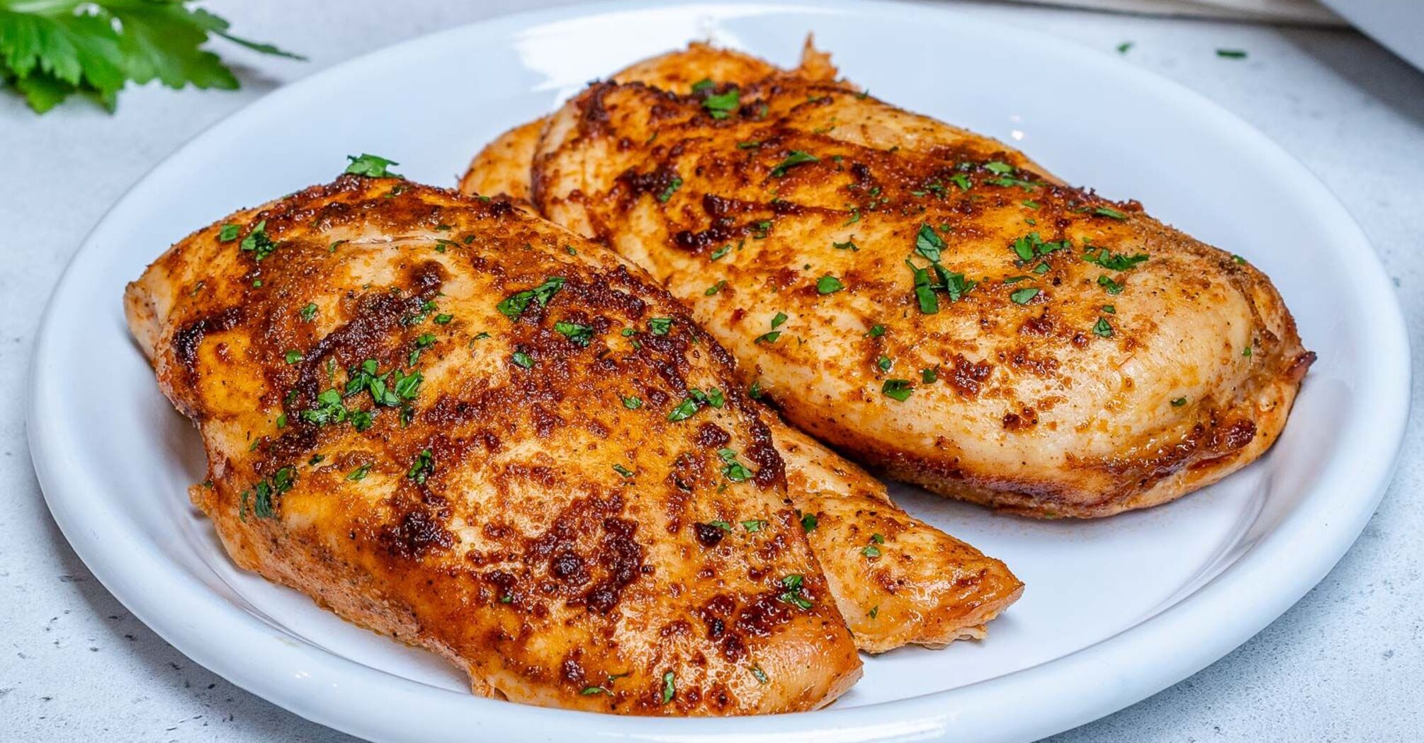 How to bake juicy chicken in the oven: be sure to add these ingredients