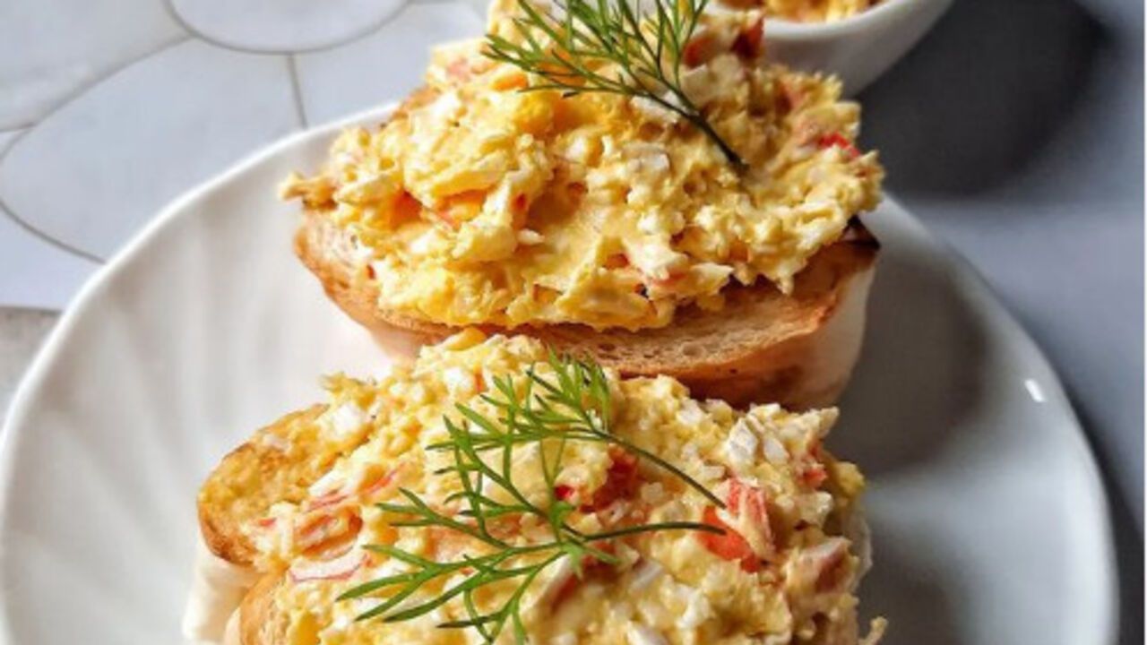 Crab stick spread in 5 minutes: a recipe for a delicious appetizer