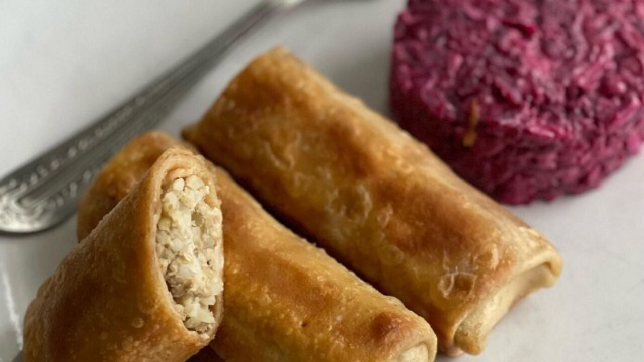 Pancakes with an unusual salty filling for lunch: a simple recipe