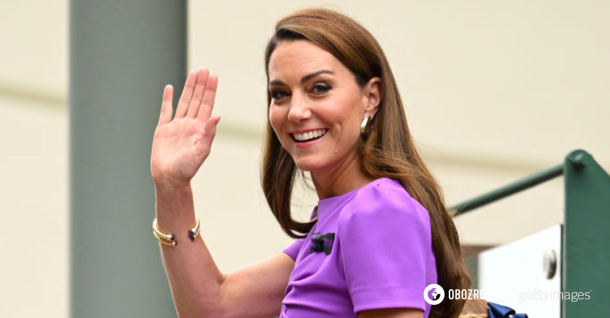 Smiling and in an elegant look: Kate Middleton appeared in public with daughter Charlotte. Photo