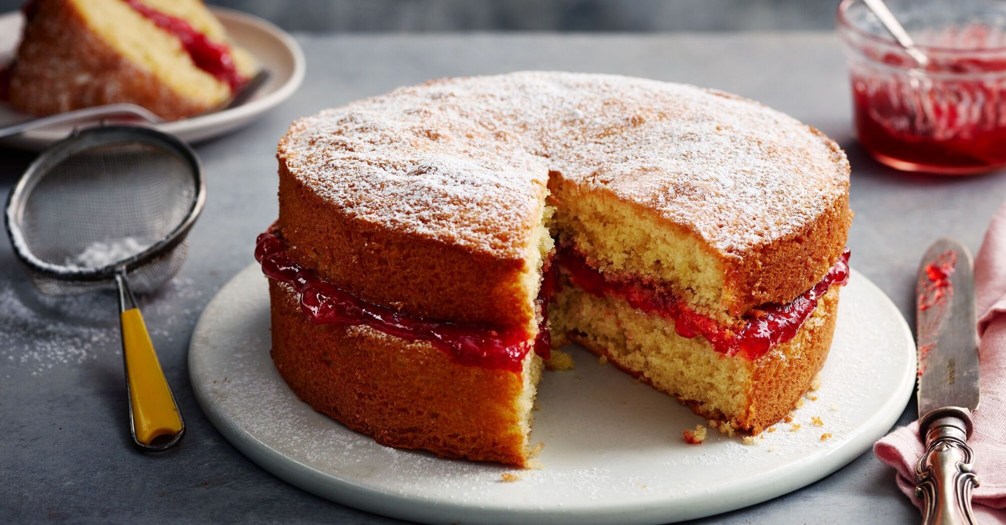 A sponge cake that will definitely turn out well: what is the secret of fluffy dough