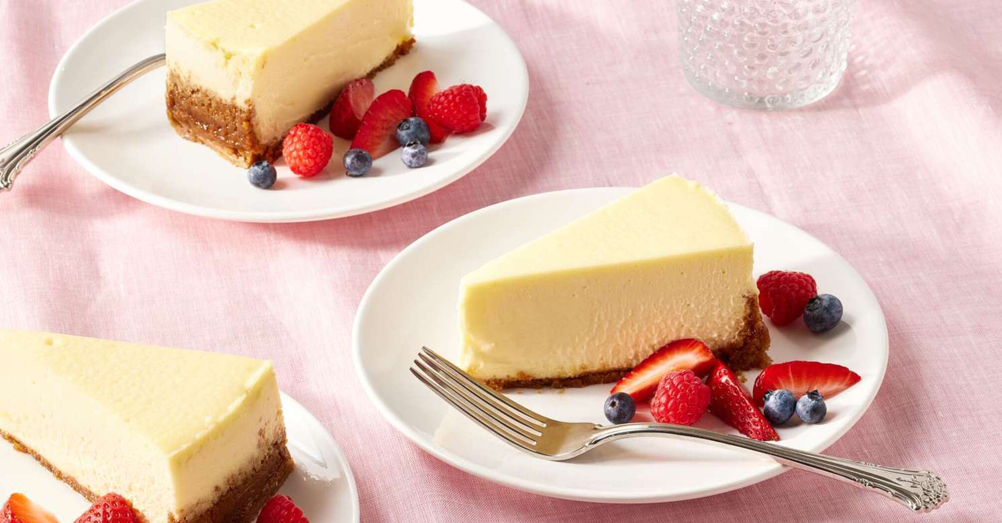 Ukrainian-style cheesecake: how to make a delicate sour cream pie on cottage cheese dough