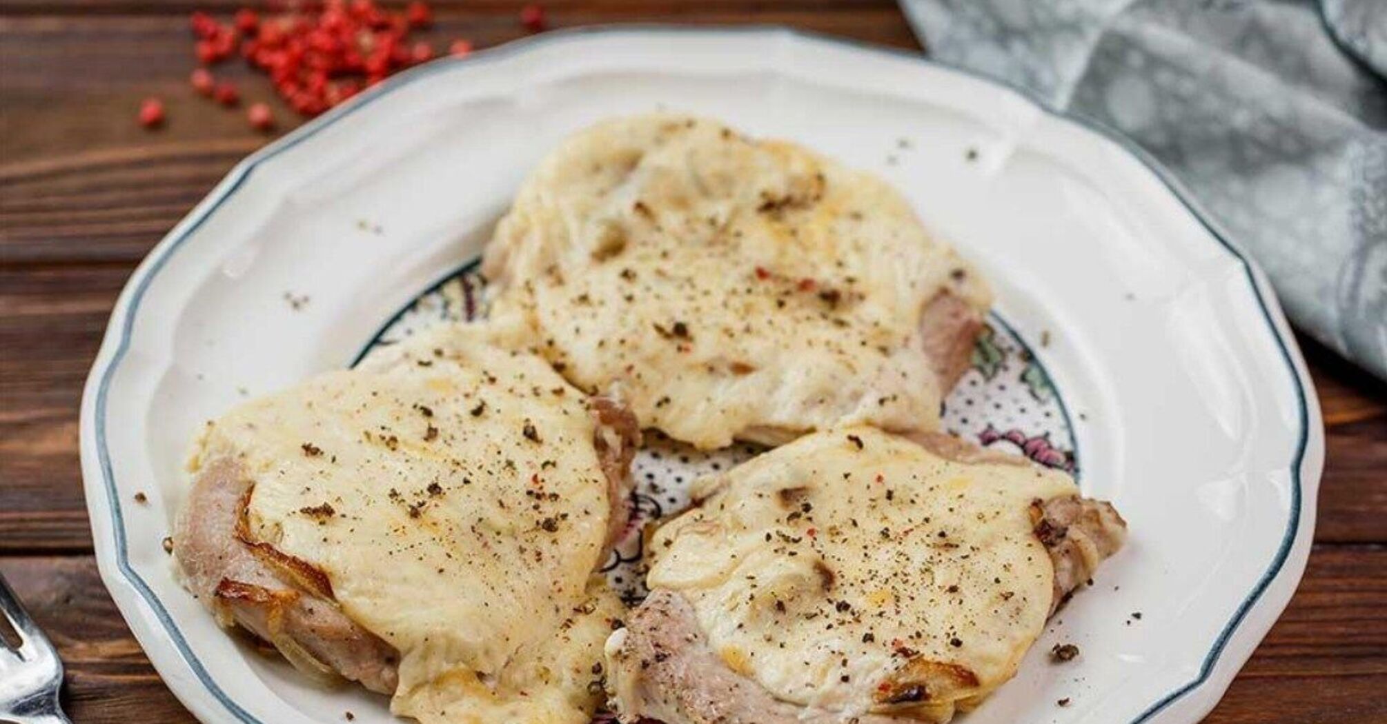 Chicken chops in the oven: how to cook a delicious hot dish