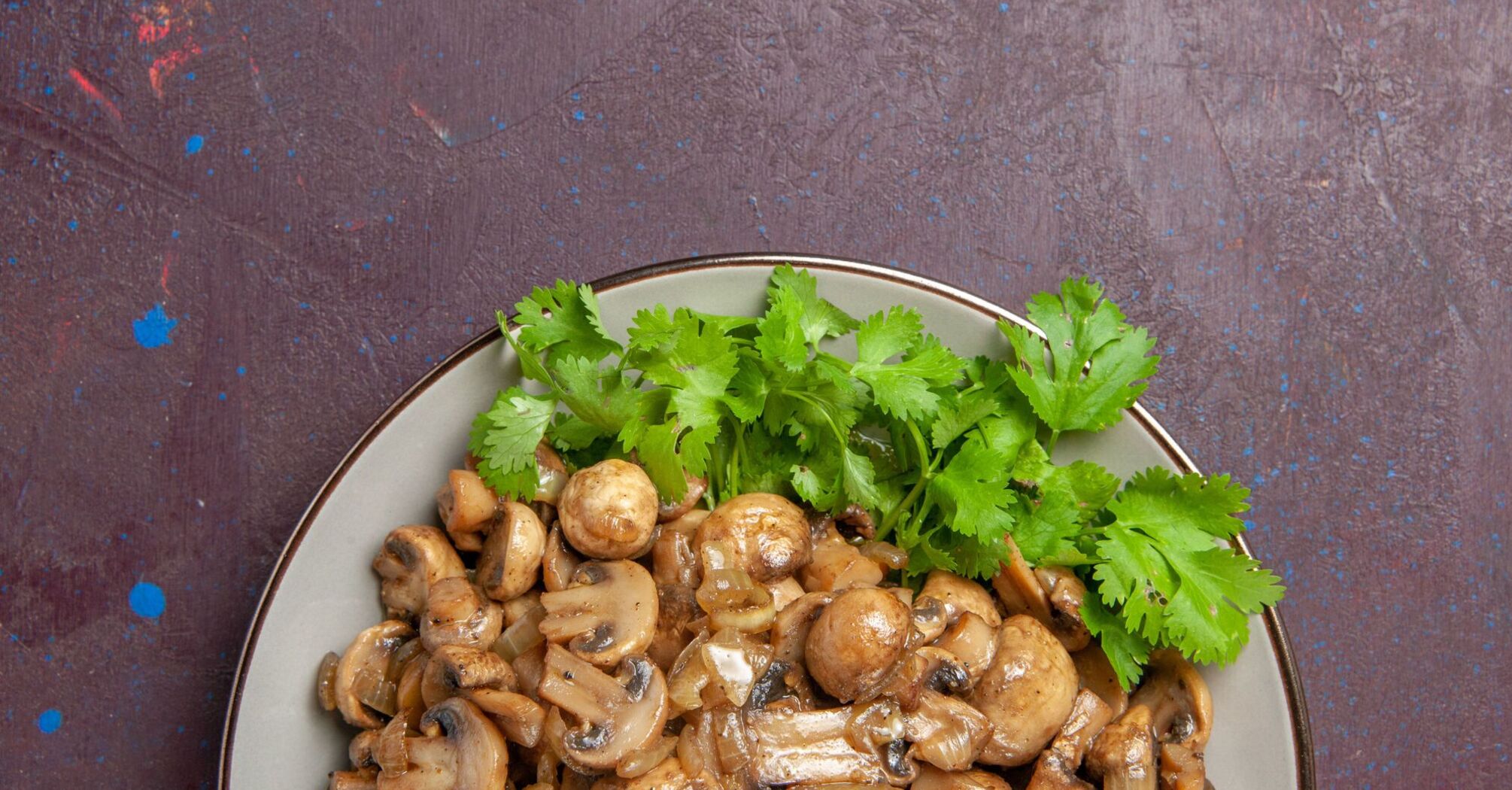 Mushrooms in cream sauce: how to cook to make them tastier than white ones