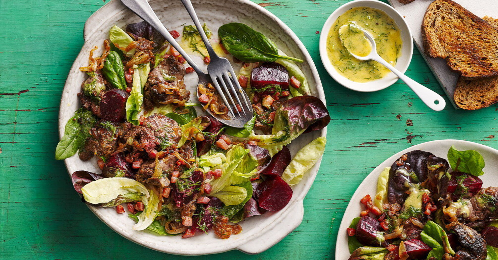Hearty and budget-friendly salad with chicken liver: how to cook so that the meat does not become bitter