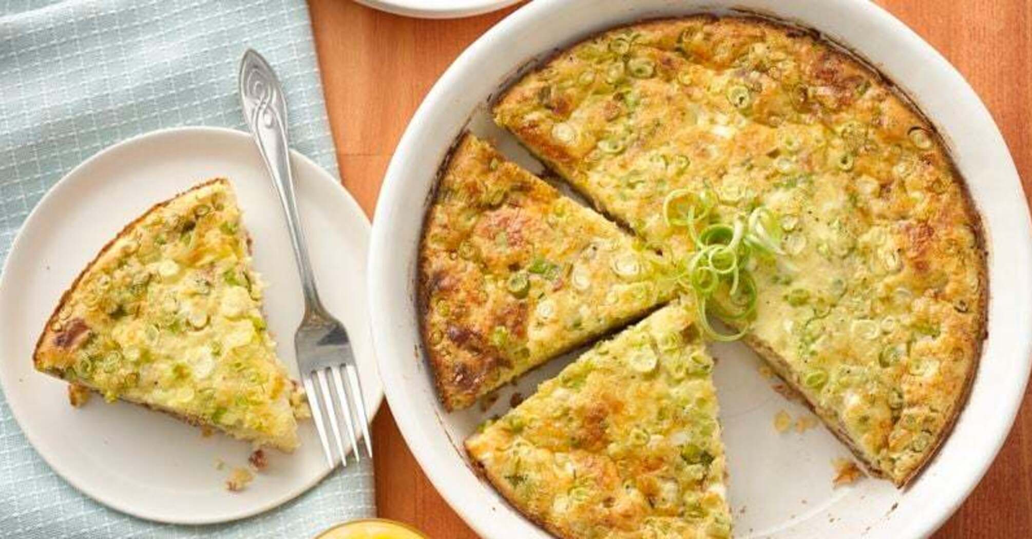 Hearty pie with boiled eggs and green onions: how to prepare a dish for a snack