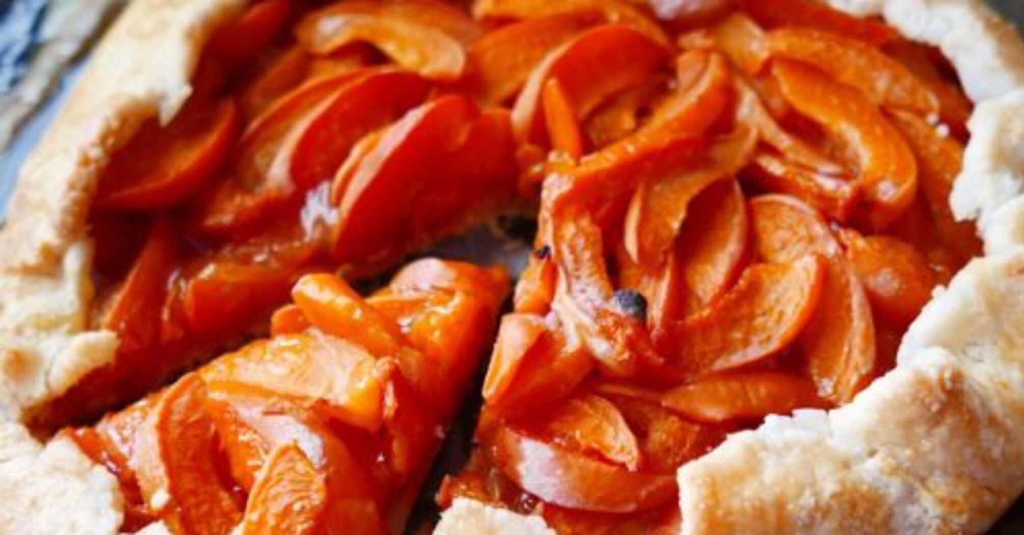 Crispy biscuit with apricots: how to make the dough
