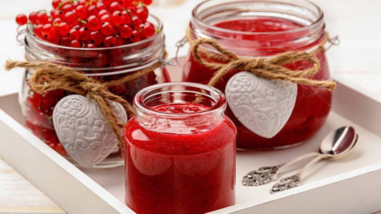 How to make red currant jam: you only need 2 ingredients
