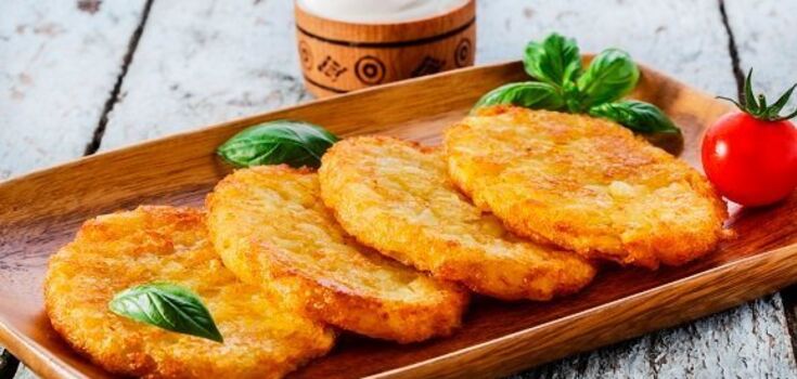 Hearty potato pancake with filling: how to cook a traditional dish in a new way