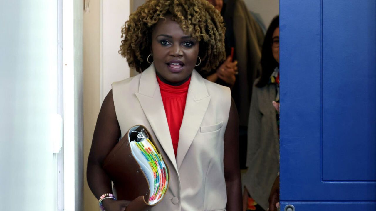 Joe Biden's press secretary has become a star of the network because of her bright clothes. 5 of Karine Jean-Pierre's most extravagant looks