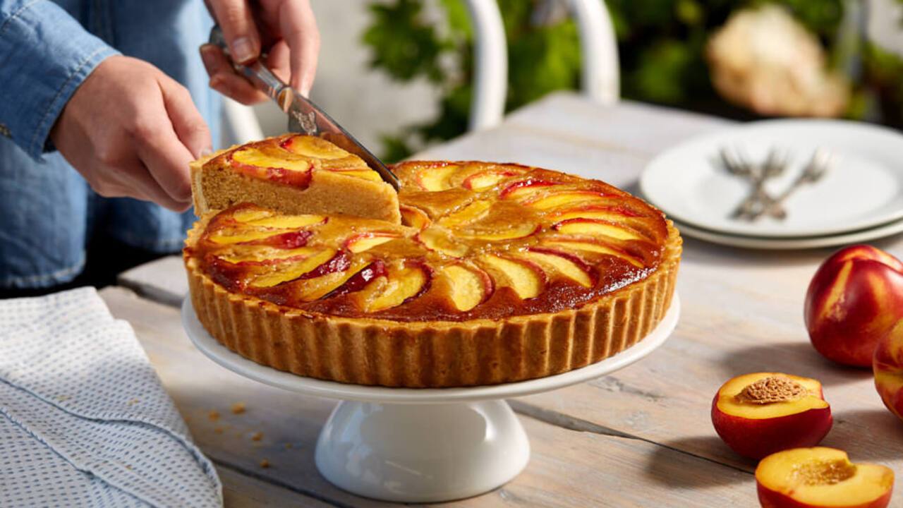 Fluffy cottage cheese casserole with nectarine without flour: how to replace the ingredient