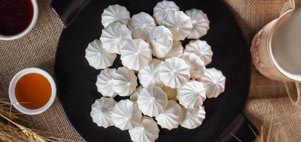 Homemade meringue meringue