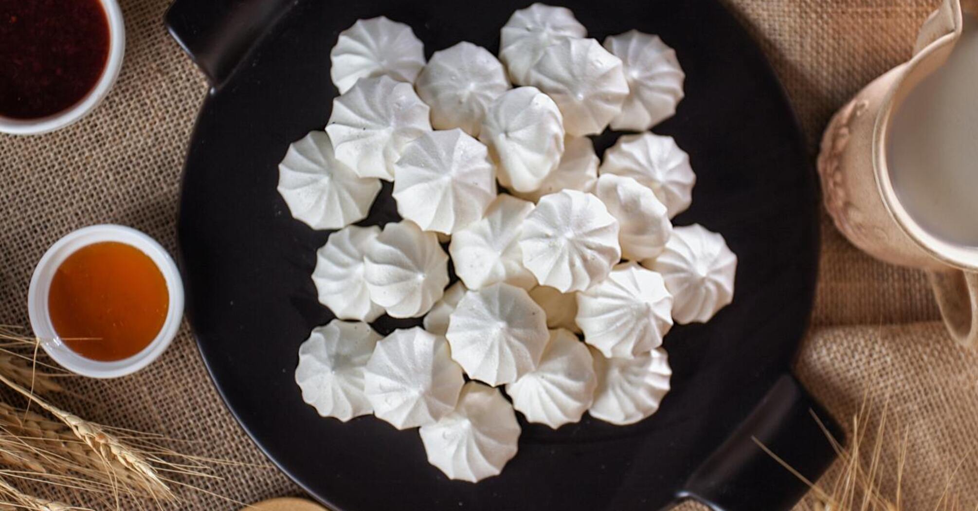 Homemade meringue meringue