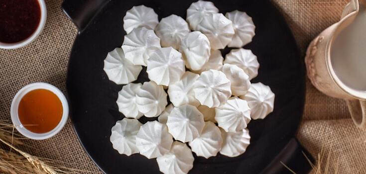 Homemade meringue meringue