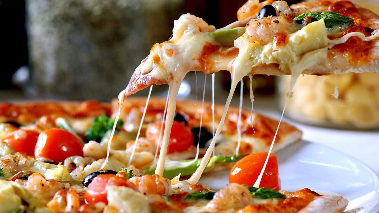 How to reheat yesterday's pizza to make it as tasty as the first day: a life hack