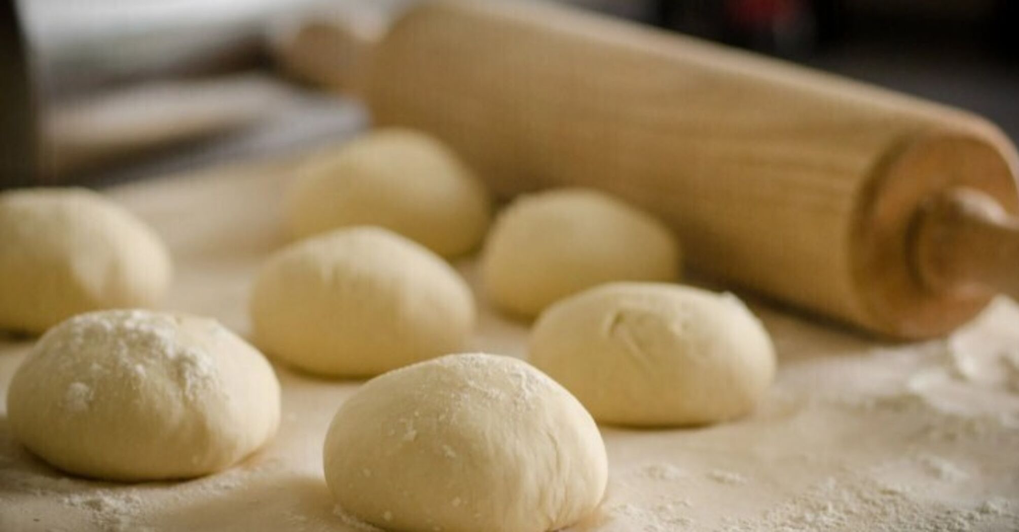 What to cook pies with to make them fluffy and golden: a budget ingredient