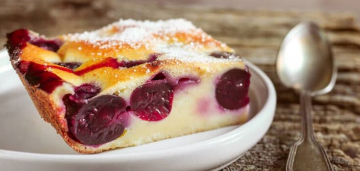 How to cook clafoutis with cherries in the oven: a pie and a casserole at the same time
