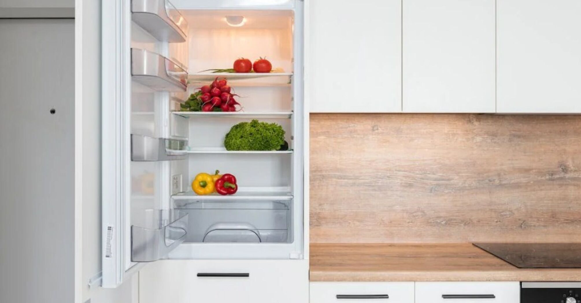 How to store food properly in the refrigerator and without it: we share our tips