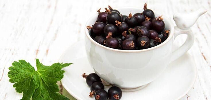 How to make Jostaberry compote without sterilization: quick preparation for the winter