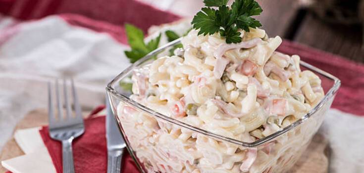 Torn Chicken Mayonnaise Salad: how to prepare the dish in a new way