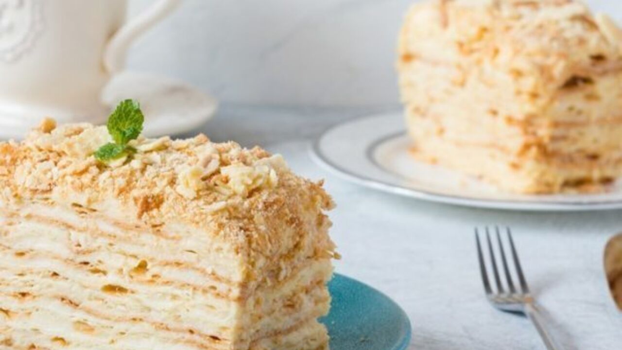 Napoleon cake without kneading and baking: how to make a cake in 15 minutes