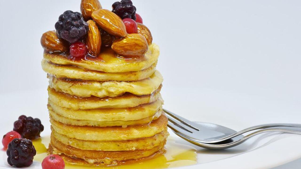 Puffy pancakes without milk or kefir: what to add instead