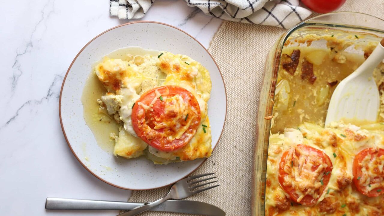 What to quickly prepare with potatoes for lunch: add chicken, cheese and tomatoes