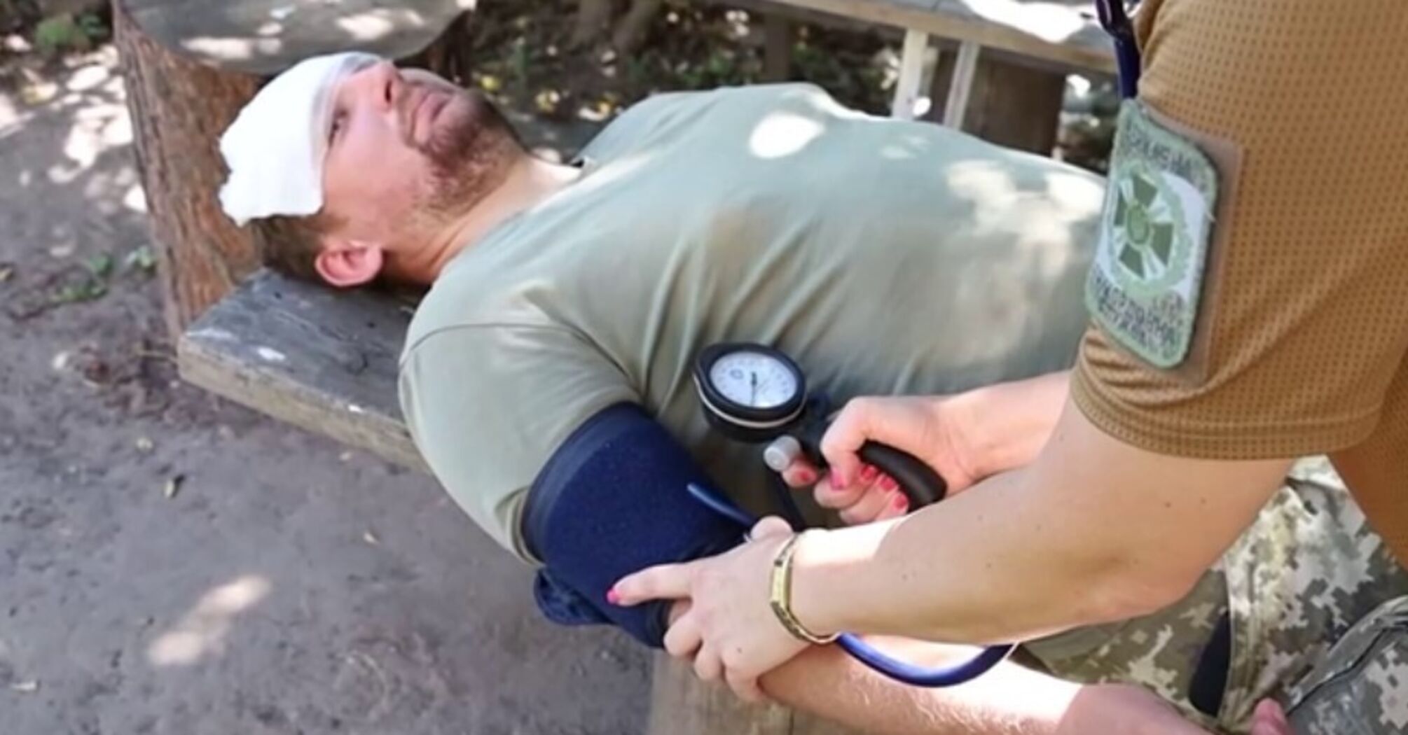 How to help a person with heat stroke before doctors arrive: advice from a military medic. Video