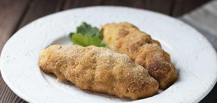 Chicken Kyiv with cheese: how to cook an unusual juicy filling