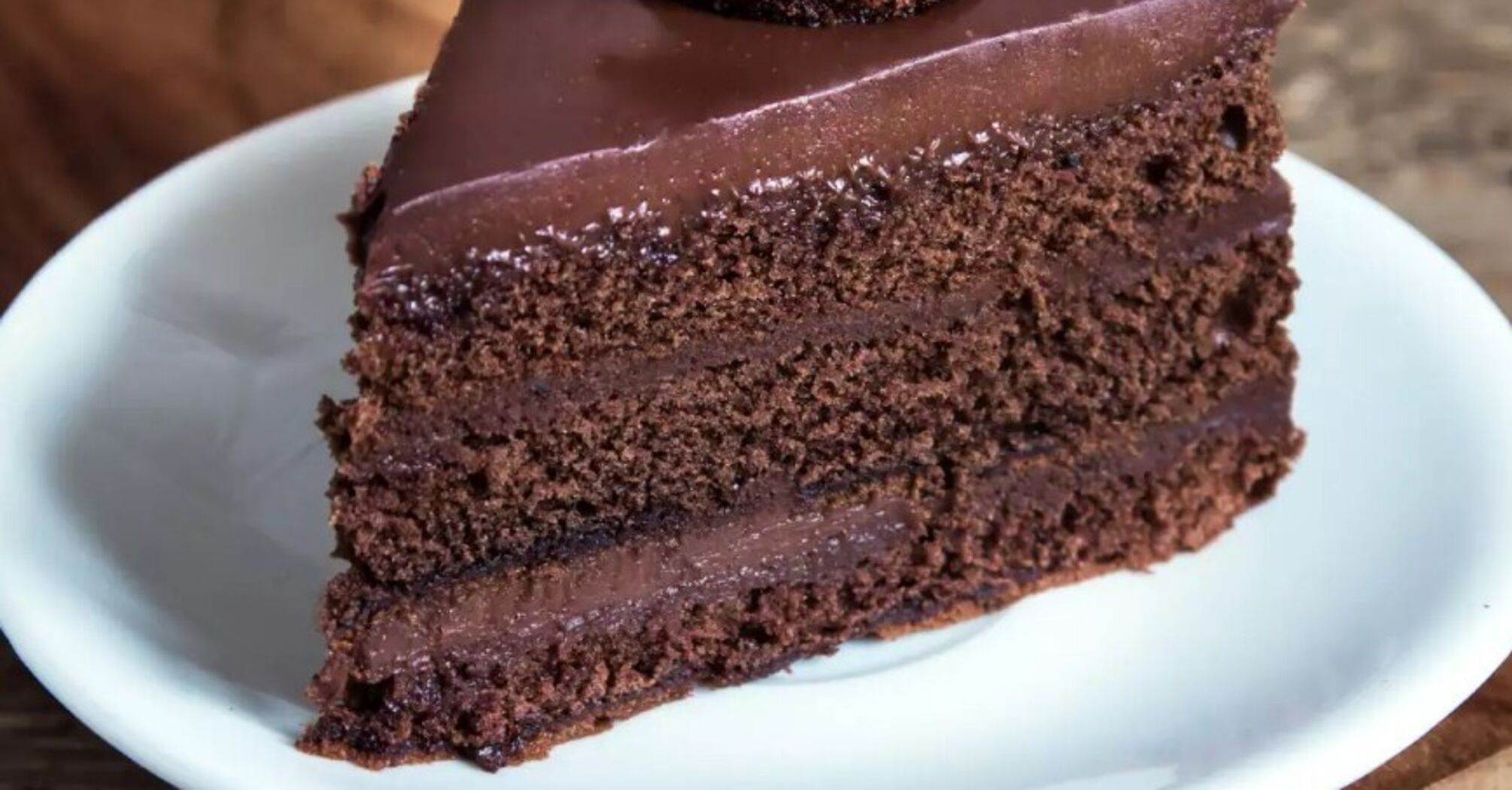 Marquis cake with chocolate cream: how to make a spectacular dessert