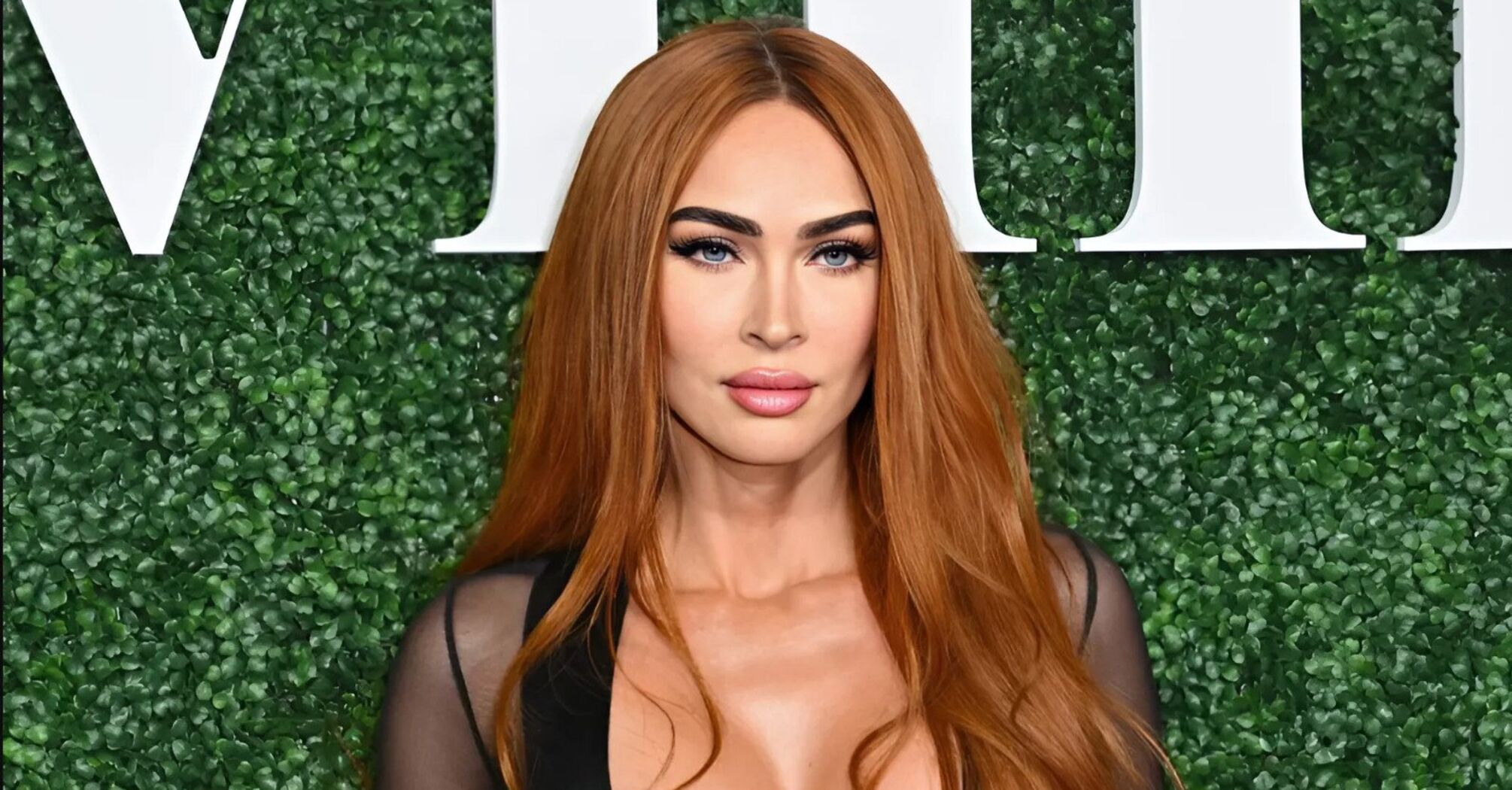 Megan Fox gives a new life to the trendy French manicure. Photo