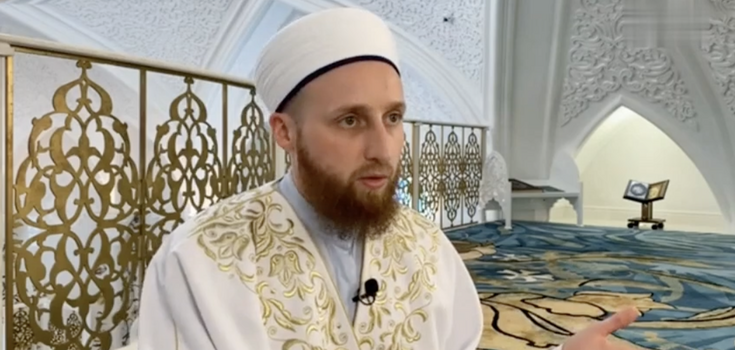 Head of Muslim community in Tatarstan teaches men to beat their women on TV