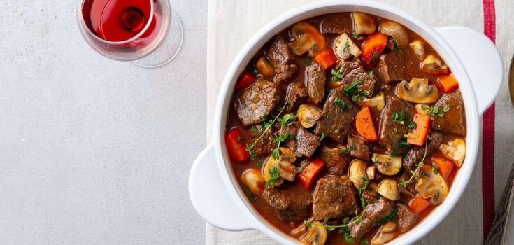 What meat is delicious to stew potatoes with: the dish will be very juicy