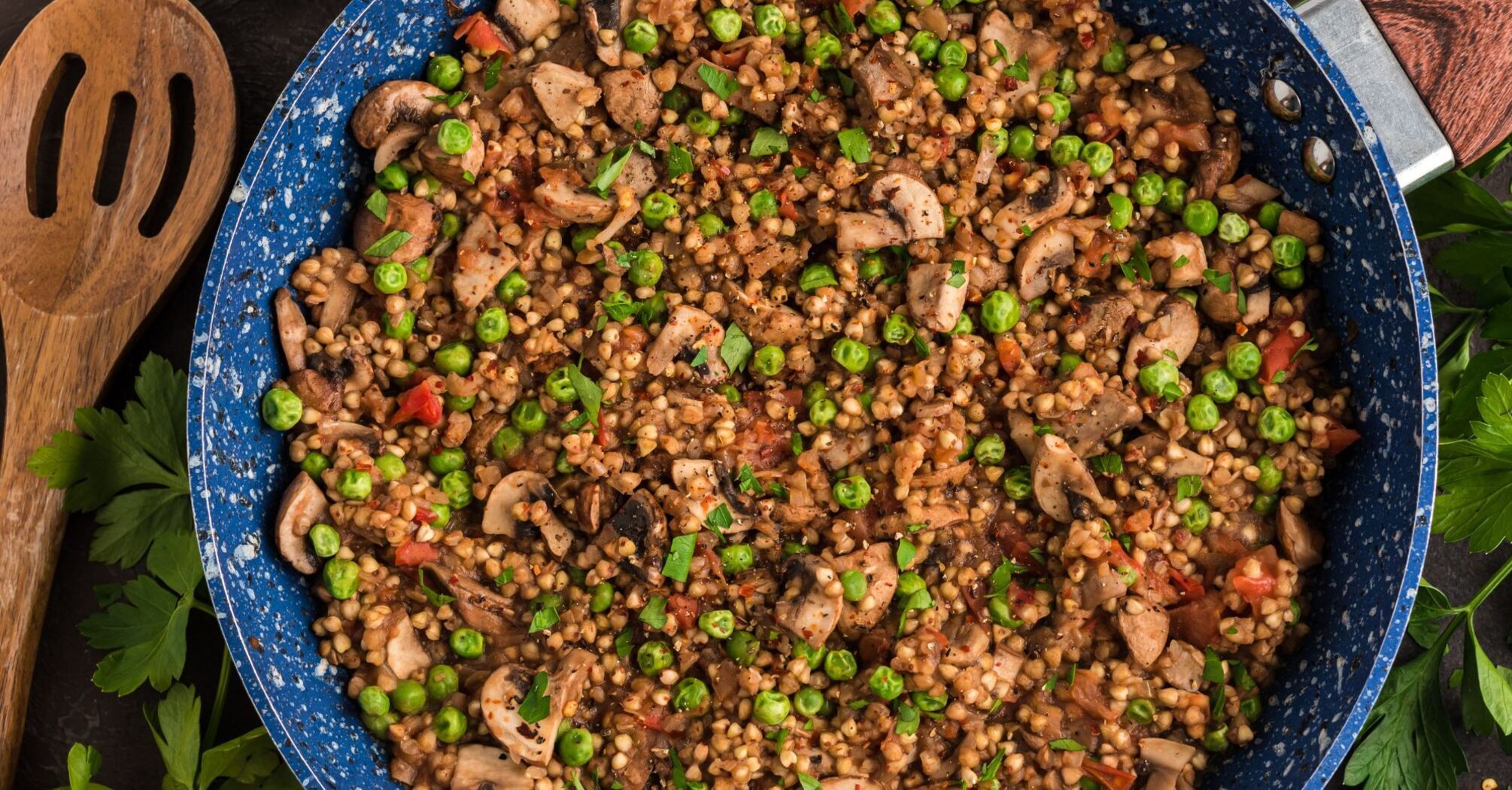 How to cook delicious buckwheat with chicken for dinner: a hearty meal for the whole family