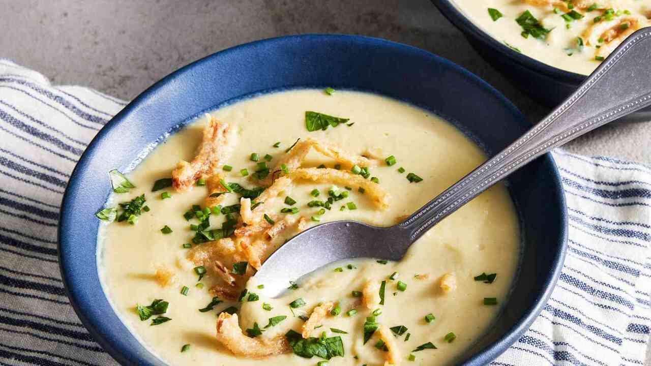 Healthy cream of zucchini soup for lunch: you don't even need meat