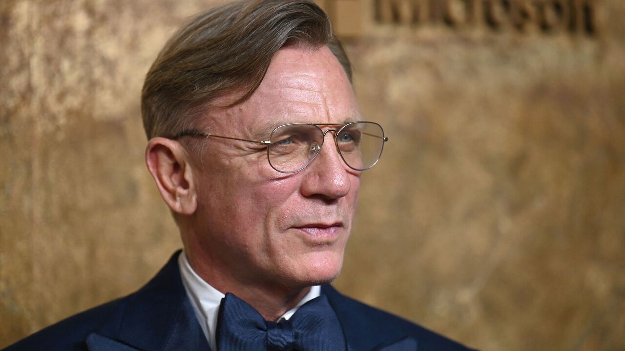 Daniel Craig w nieoczekiwanej stylizacji wywołał poruszenie wśród fanów. Zdjęcie
