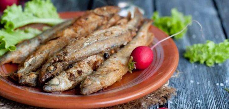 How to fry capelin in a delicious and unusual way: an easy way