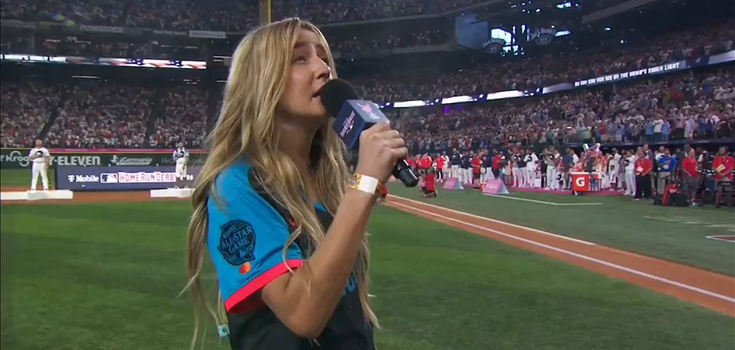 The famous singer sang the US national anthem drunk in front of thousands of spectators at a stadium. Video of the embarrassment