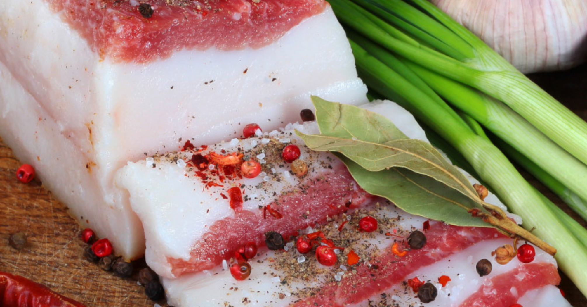 How to deliciously salt fresh lard with garlic: the easiest way