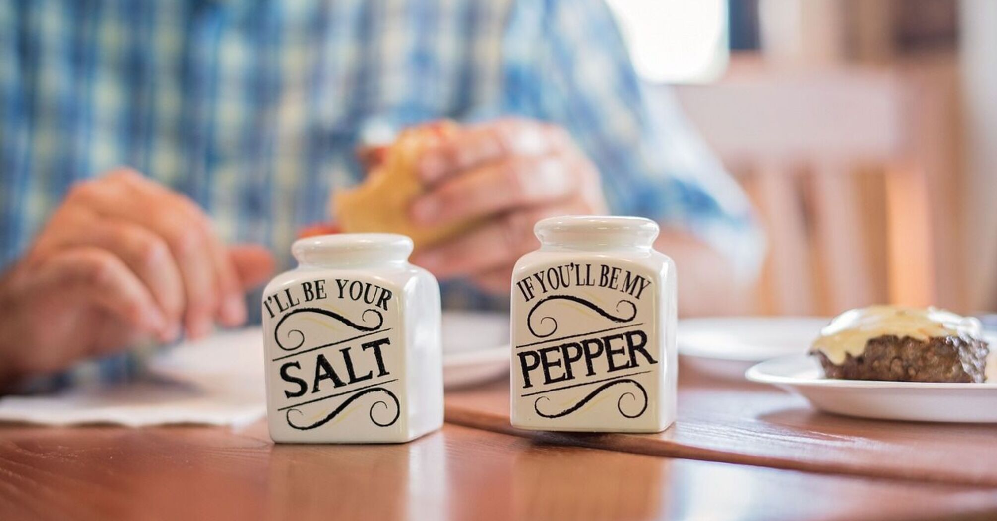 You've definitely been doing it wrong! How to use a salt and pepper shaker: a life hack