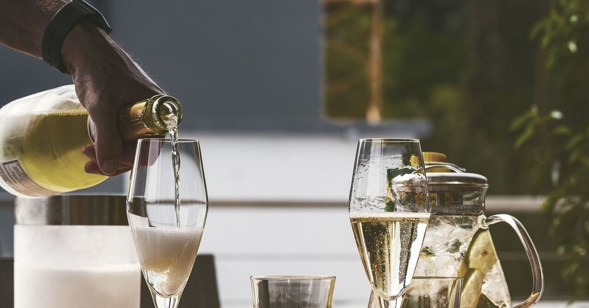 What is the difference between champagne and prosecco: sommelier explains