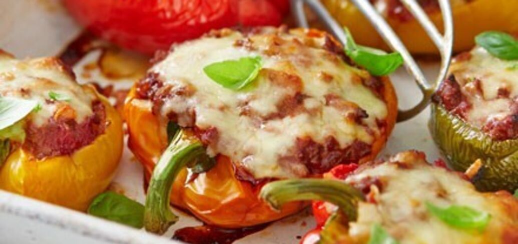 Delicious stuffed peppers without rice for lunch: what to add instead