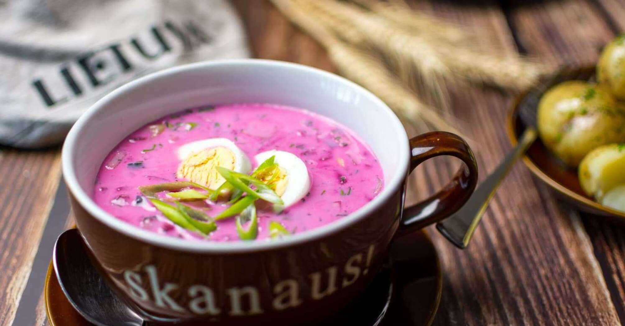 Refreshing cold borscht: the perfect dish for hot days