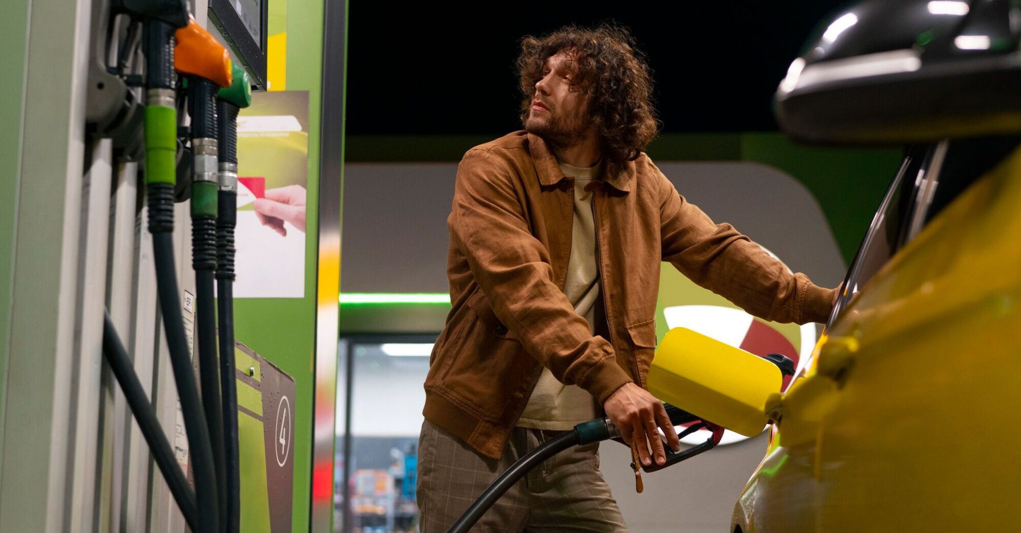 Russians lack gasoline due to strikes on refineries