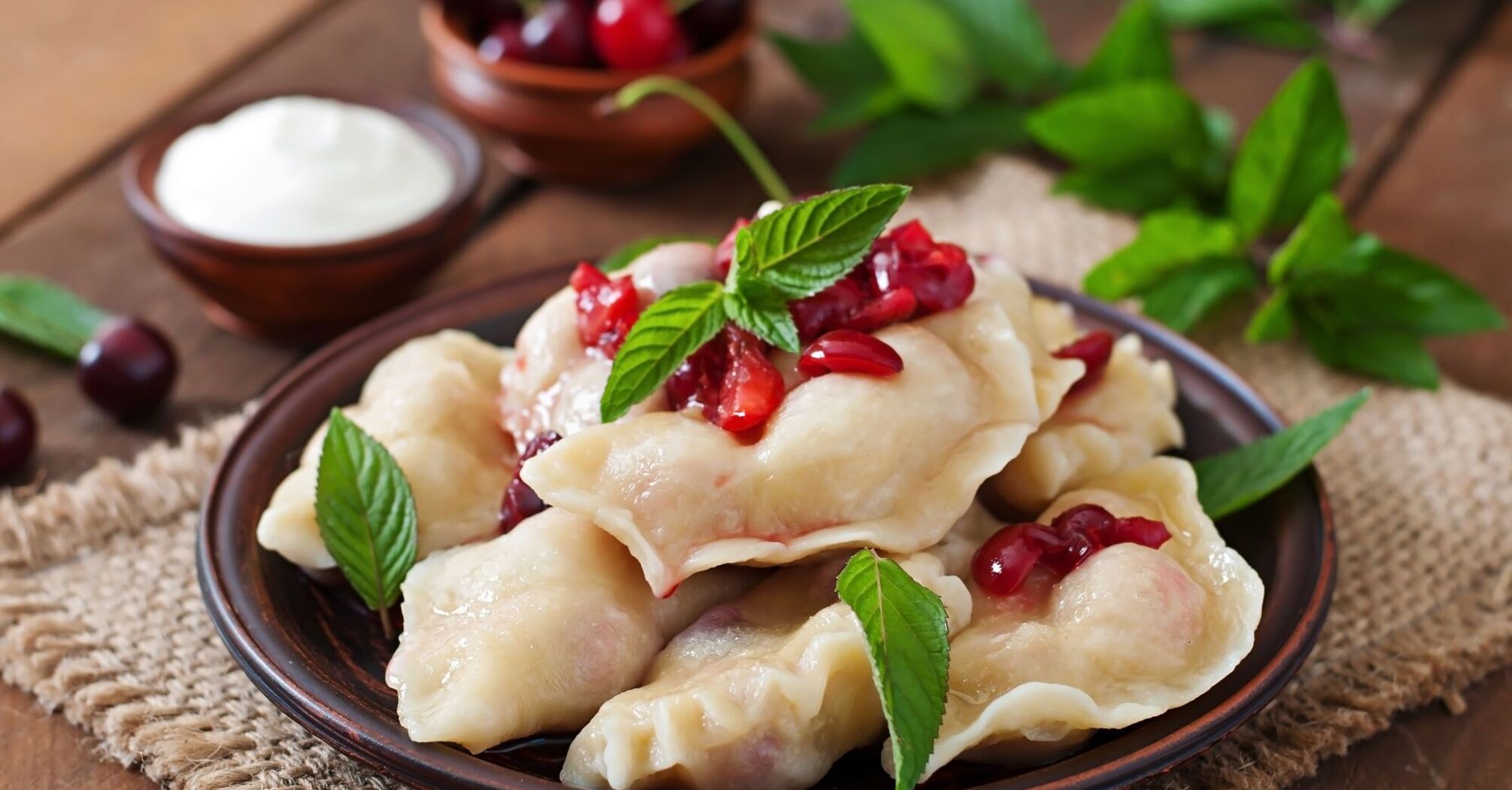 Puffy varenyky with cherries: how to prepare