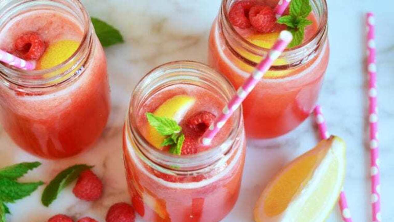 Cool raspberry lemonade to beat the heat: how to make a healthy homemade drink