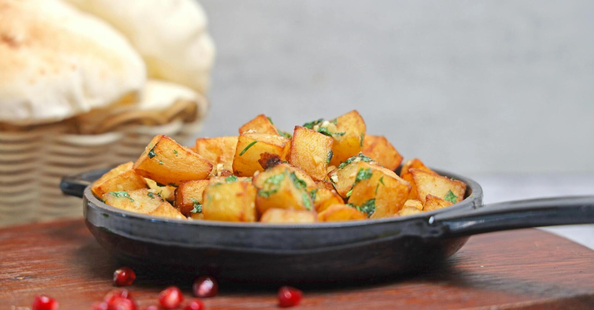 Najsmaczniejsze pieczone ziemniaki: prosty przepis na pyszny dodatek do obiadu